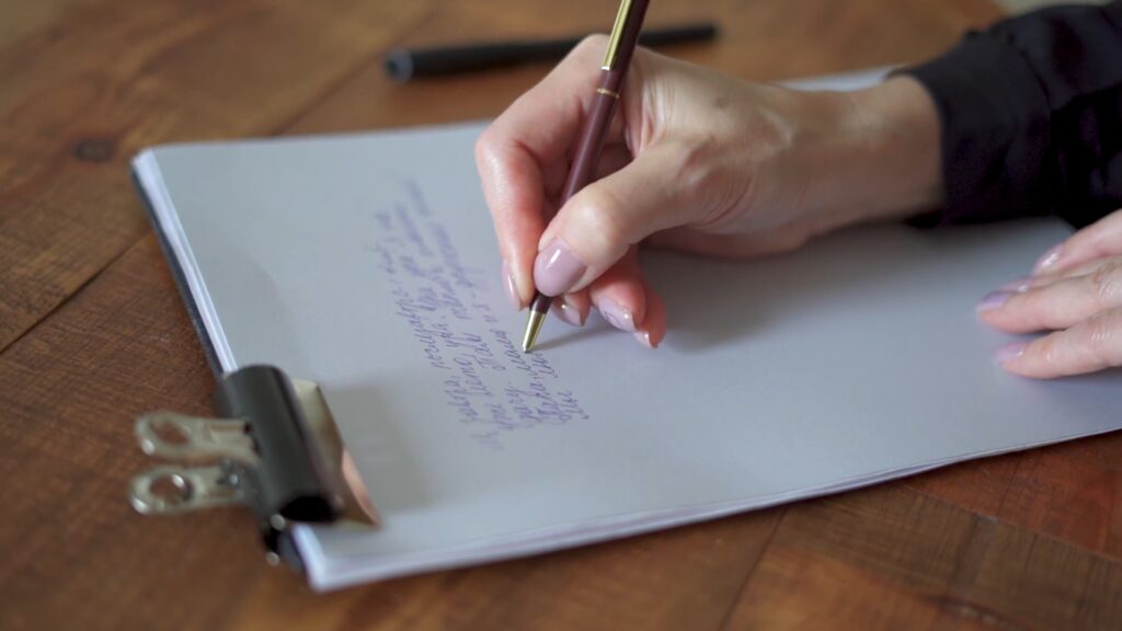 Creating Vivid Worlds: How Metaphors and Similes Bring Your Articles to Life