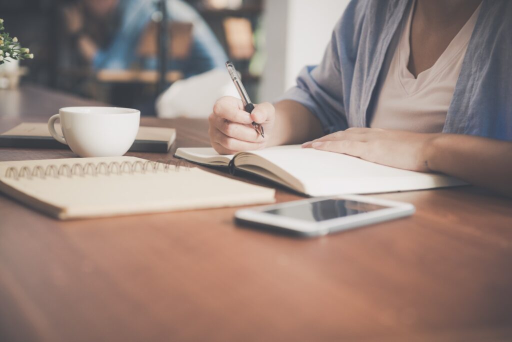 Finding Reliable Sources for Topic Research in Article Writing